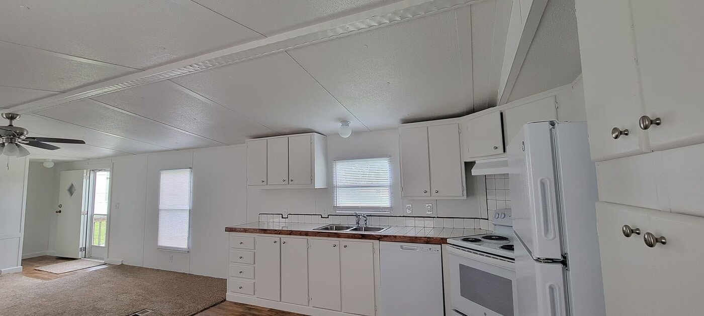 1026 Jacks Dr in Haw River, NC - Building Photo