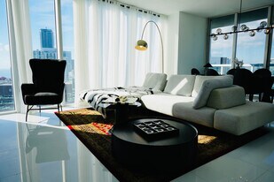 631 Brickell Ave in Miami, FL - Building Photo