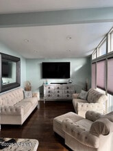 328 Maria Dr in Toms River, NJ - Foto de edificio - Building Photo