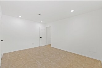 9930 Valley Lake Dr in Houston, TX - Building Photo - Building Photo