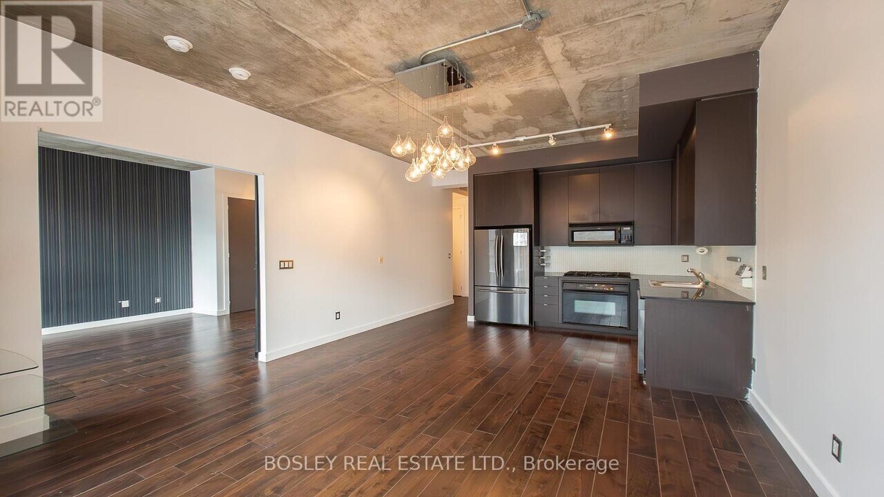 19-319 Brant St in Toronto, ON - Building Photo