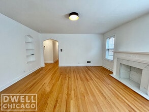 5800 N Richmond St, Unit 2 in Chicago, IL - Building Photo - Building Photo