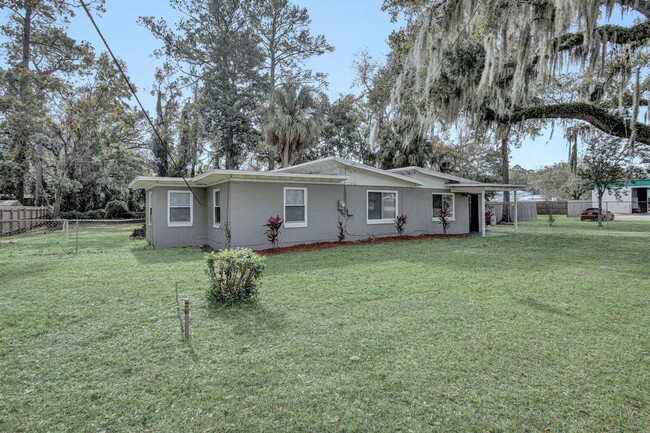 232 Campbell Ave in Orange Park, FL - Foto de edificio - Building Photo