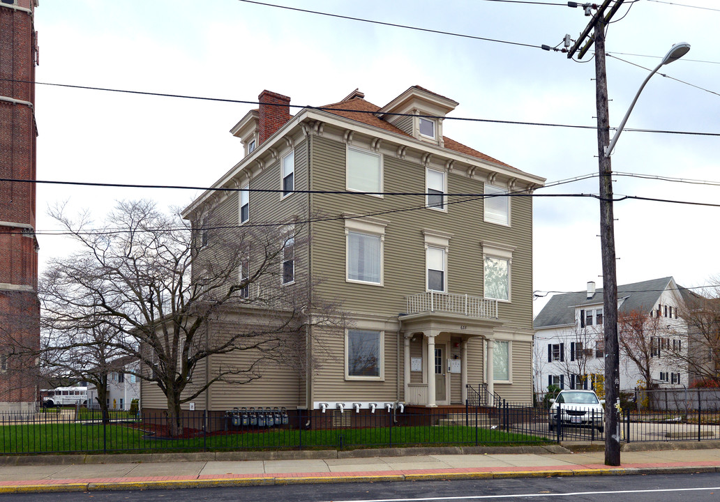 635 Broadway in Pawtucket, RI - Foto de edificio