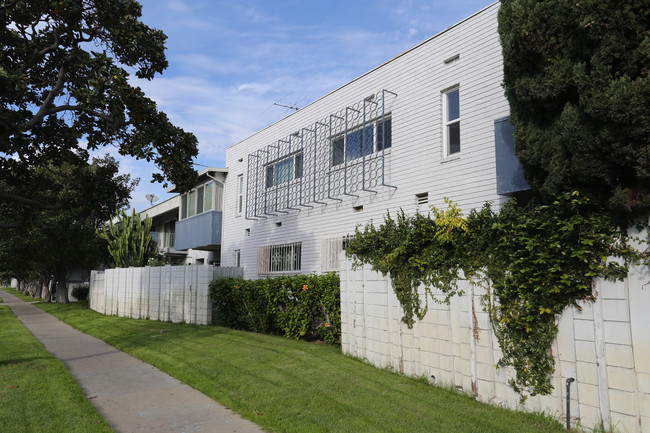 Queensland Manor South in Los Angeles, CA - Building Photo - Building Photo