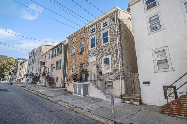 147 Fountain St in Philadelphia, PA - Building Photo - Building Photo