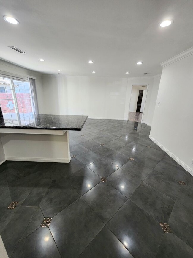 property at 5639 Willowcrest Ave