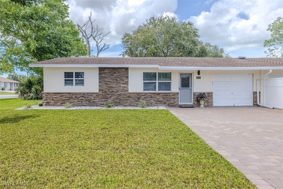27311 J C Ln in Bonita Springs, FL - Building Photo