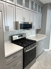 8555 W Russell Rd in Las Vegas, NV - Building Photo - Building Photo