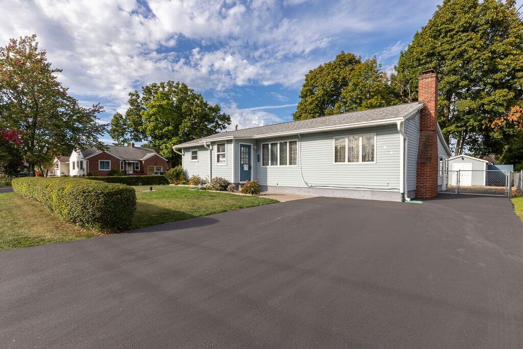 204 Libby St in Liverpool, NY - Building Photo