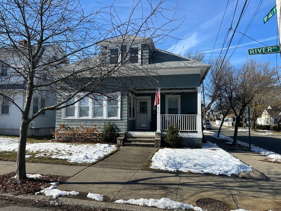 710 River Ave, Unit 2 in Providence, RI - Foto de edificio