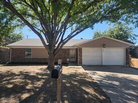 5325 Weddington Ct in Fort Worth, TX - Building Photo