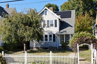 111 Stearns St in Bristol, CT - Building Photo