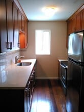 860 100th Ave NE, Unit 32 in Bellevue, WA - Foto de edificio - Building Photo