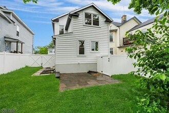 84 Grove St in Somerville, NJ - Building Photo - Building Photo