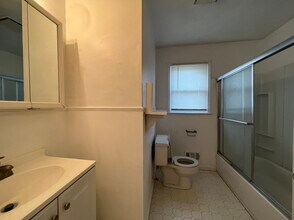 4406 Clarene Dr in Louisville, KY - Building Photo - Building Photo