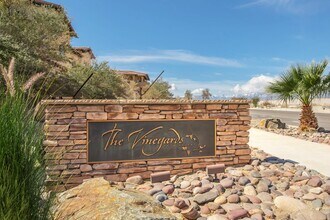 Vineyards at Palm Desert Apartment Homes in Palm Desert, CA - Foto de edificio - Building Photo