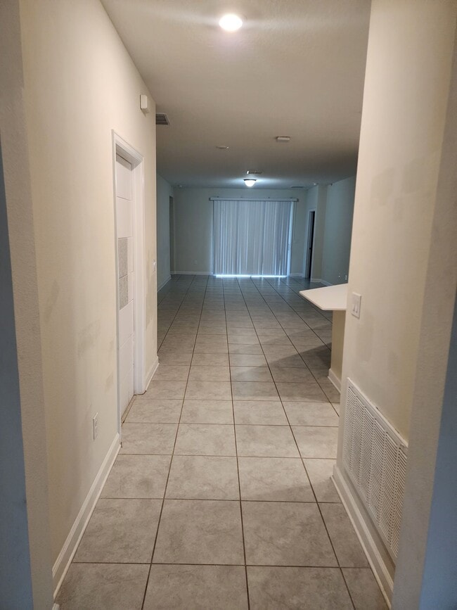 741 Simone Ct, Unit 2 in Haines City, FL - Foto de edificio - Building Photo