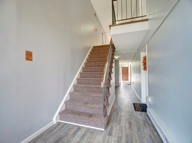807 Eves Dr, Unit 3P in Hillsborough, NJ - Building Photo - Building Photo