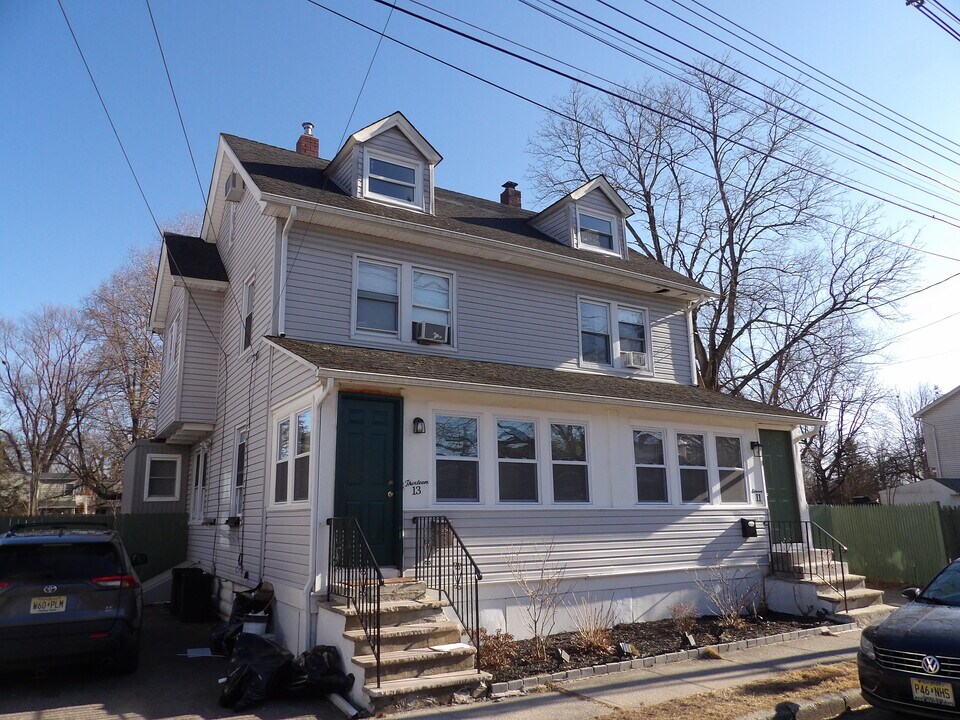 13 Walnut St in Pompton Lakes, NJ - Building Photo