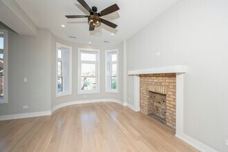 1541 N Washtenaw Ave-Unit -2 in Chicago, IL - Foto de edificio - Building Photo