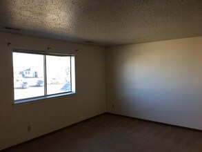 115 Sugar Creek Ln-Unit -1 in North Liberty, IA - Building Photo - Building Photo