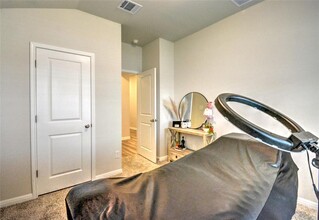 257 Fossil Dr in Kyle, TX - Building Photo - Building Photo