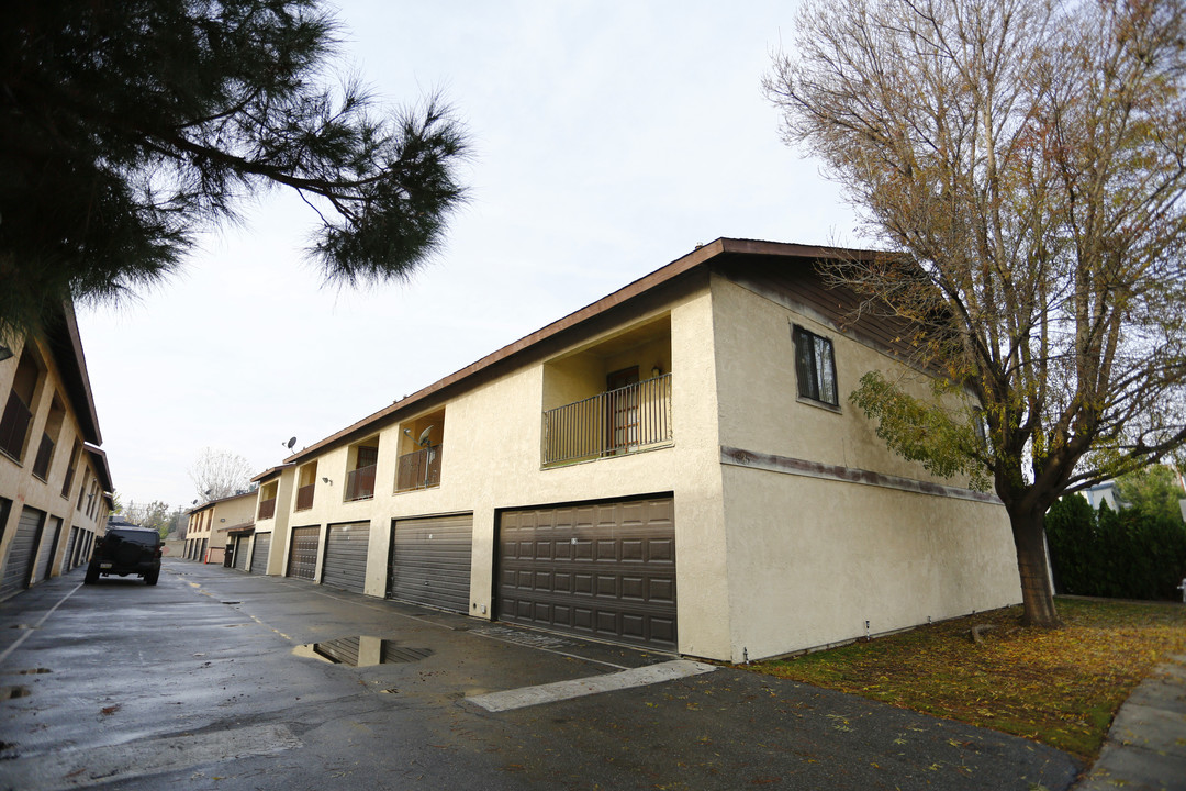 Westchester Townhomes in Bakersfield, CA - Foto de edificio