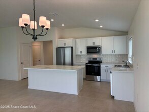 724 Hatton Ln SE in Palm Bay, FL - Building Photo - Building Photo