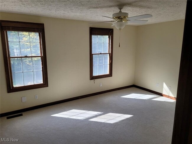 property at 4466 Forest Brooke Ct N