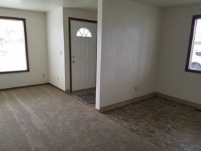 2415-2425-2425 Wooddale Ave NE in Salem, OR - Building Photo - Building Photo