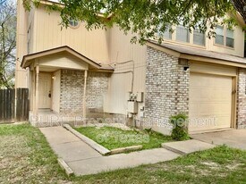 12120 Thompkins Dr in Austin, TX - Building Photo