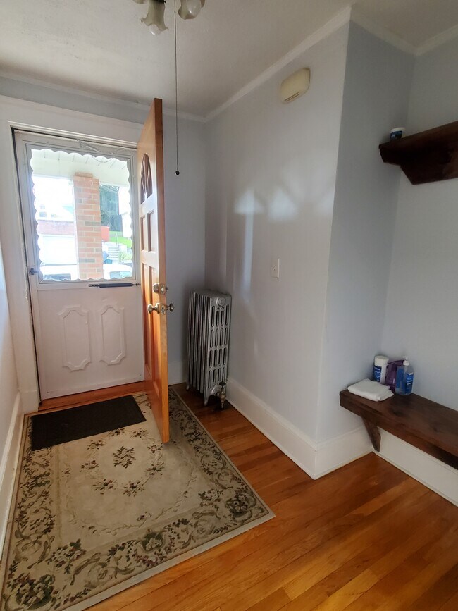13 Olcott St, Unit 1 in Watertown, MA - Building Photo - Building Photo