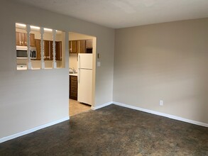 Oakview Apartments in Knoxville, TN - Building Photo - Building Photo