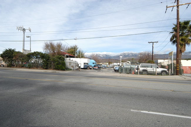 1526 W Highland Ave in San Bernardino, CA - Building Photo - Building Photo