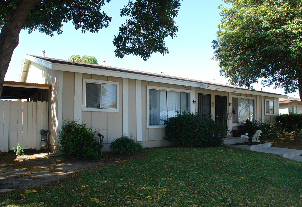 8829-8831 Tiber St in Ventura, CA - Building Photo