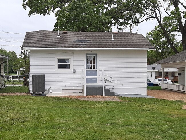 933 E Turner St in Springfield, MO - Building Photo - Building Photo