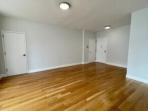 252 E 61st St in New York, NY - Building Photo - Building Photo