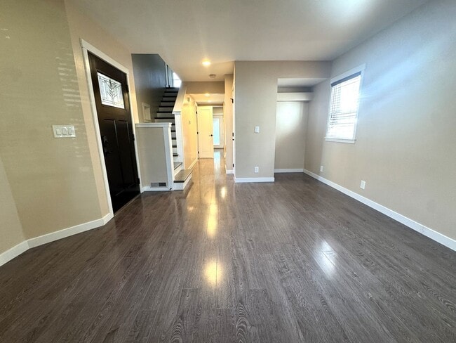 2411 E Yesler Wy in Seattle, WA - Building Photo - Building Photo