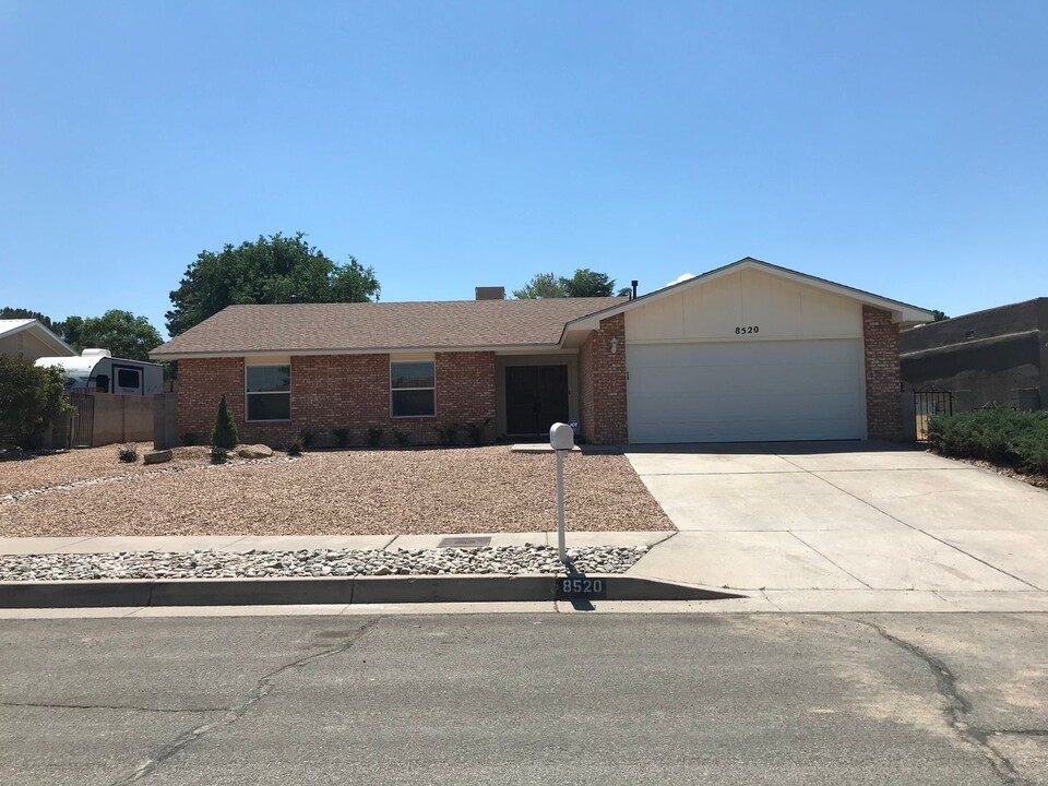 8520 Monitor Dr NE in Albuquerque, NM - Building Photo