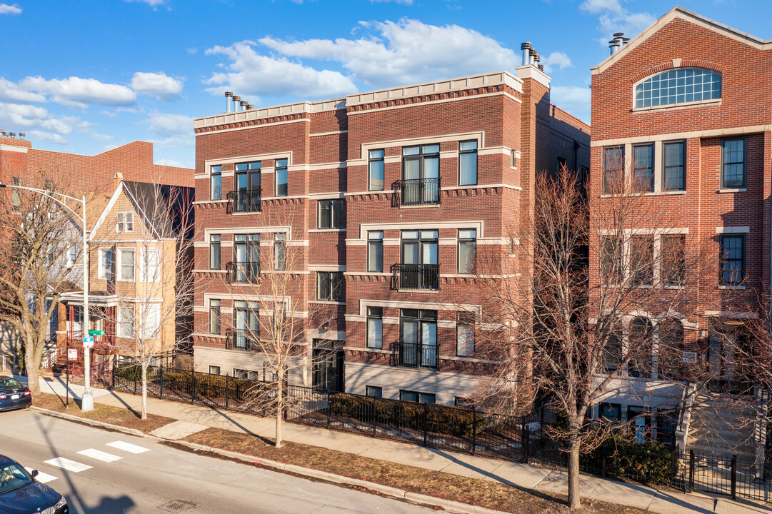 1330 W Diversey Pky in Chicago, IL - Foto de edificio