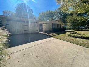 2848 E Eastmoor Dr in Springfield, MO - Building Photo - Building Photo