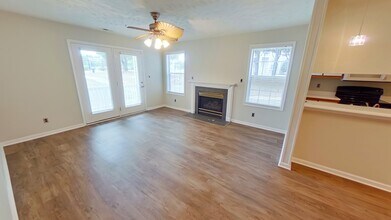 300 Waterdown Dr in Fayetteville, NC - Building Photo - Building Photo