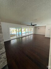 400 Fairway Dr in Bakersfield, CA - Foto de edificio - Building Photo