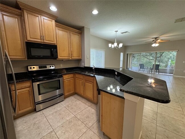 8552 Trail Wind Dr in Tampa, FL - Foto de edificio - Building Photo