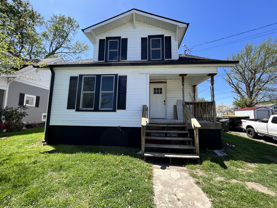 166 18th St, Unit 101 in Bristol, VA - Foto de edificio