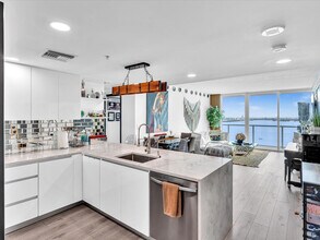 665 NE 25th St in Miami, FL - Building Photo - Building Photo