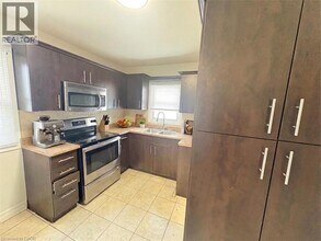 66 Grenadier Dr in Hamilton, ON - Building Photo - Building Photo