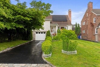 66 Lyons Rd in Scarsdale, NY - Building Photo - Building Photo
