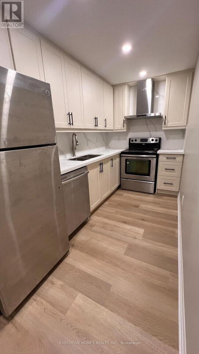 58 Bleasdale Ave in Brampton, ON - Building Photo - Building Photo